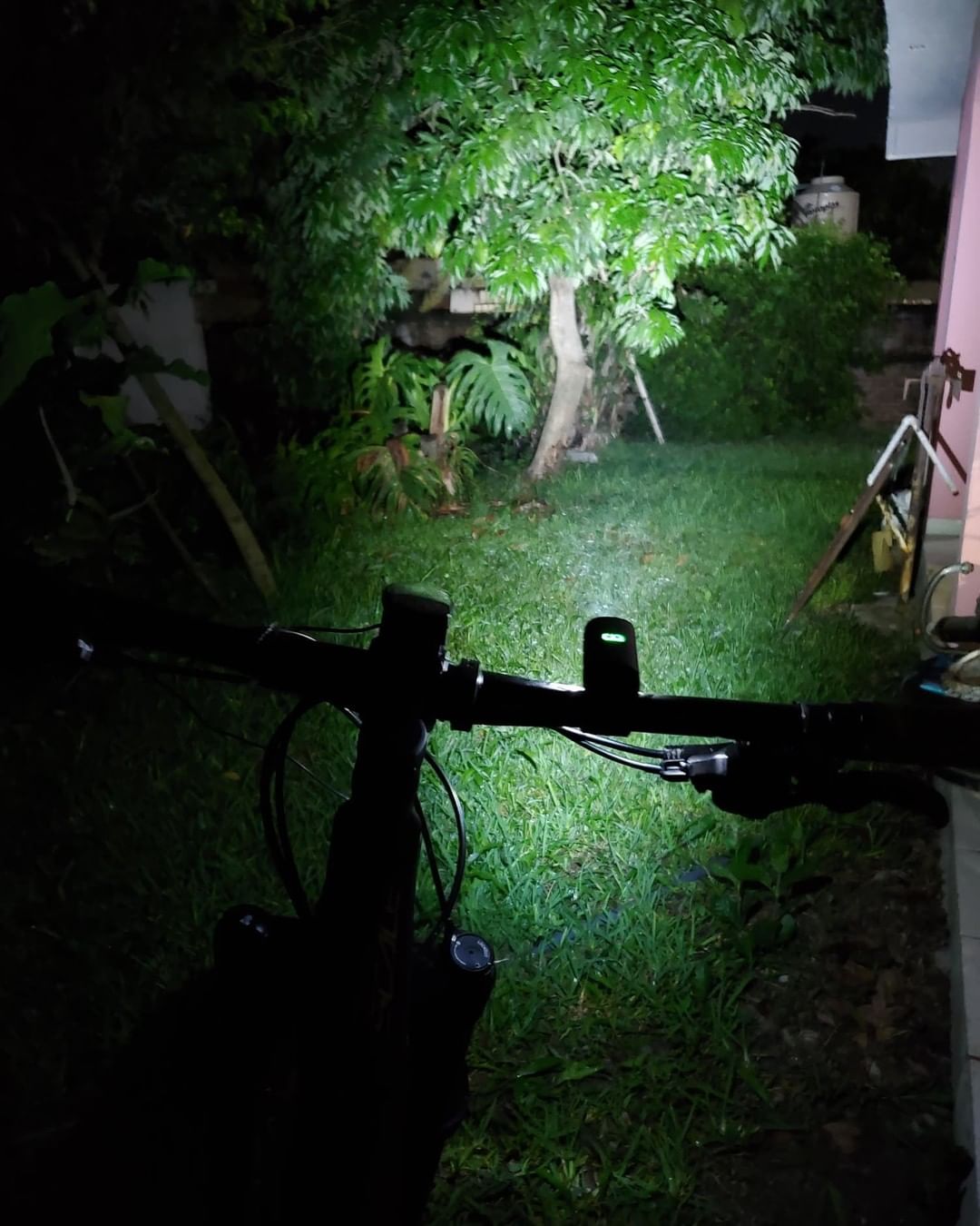 Đèn xe đạp allty 200 có thấu kính chống chói