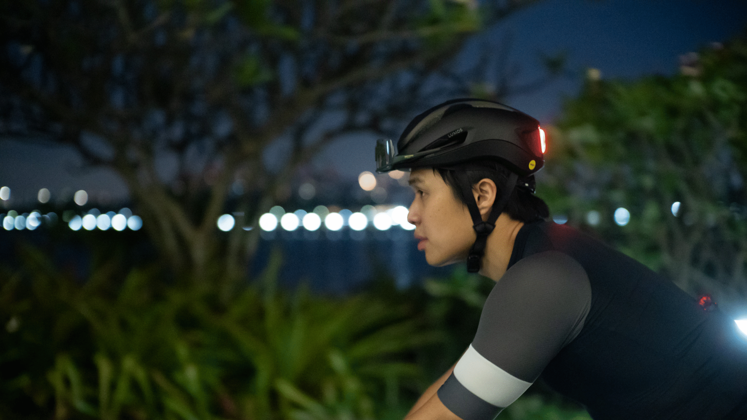Mũ bảo hiểm Lumos Ultra Aero GT thiết kế khí động học giảm cản gió